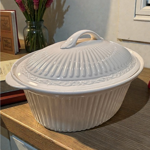 MIKASA Italian Countryside Oval 10 5/8” Covered Casserole 1.5 QT Stoneware DD900 - Picture 2 of 7